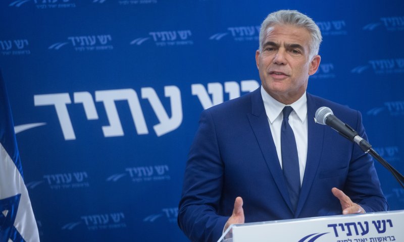 לפיד: "לא אשב עם נתניהו אם יוגש נגדו כתב אישום"