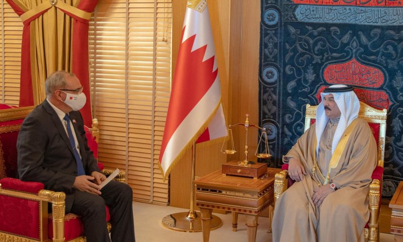 בחריין: הוגש כתב האמנה של השגריר הישראלי למלך