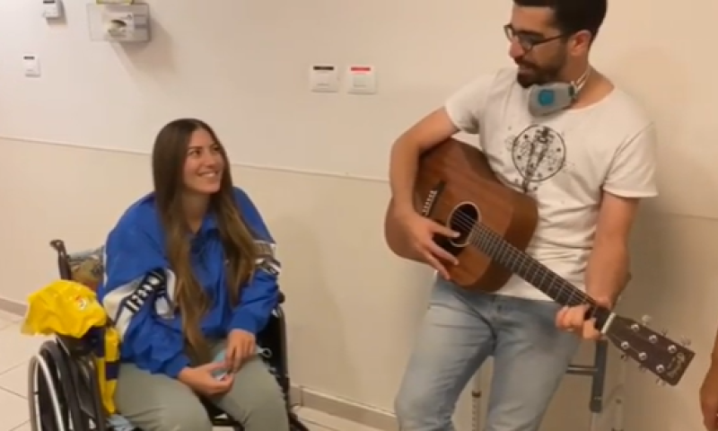 לאחר שנאבקה על חייה: חנן בן ארי הגיע להפתיע. צפו