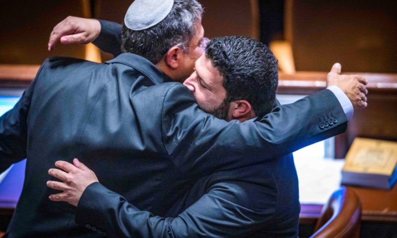 מה עומד מאחורי הסכסוך בין אלמוג כהן ואיתמר בן גביר?