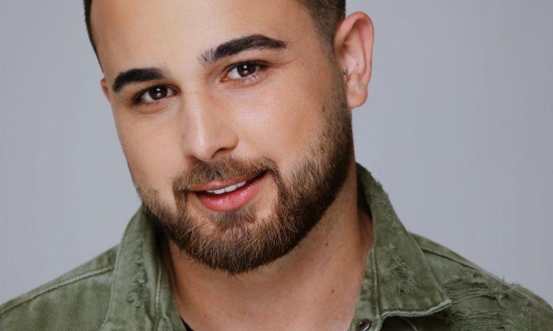 צפו: אליה רוסיליו שכתב את "שני משוגעים" בשיר חדש