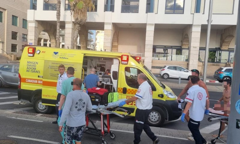 גבר בן 60 טבע בחוף בתל אביב, ופונה לאחר פעולות החייאה