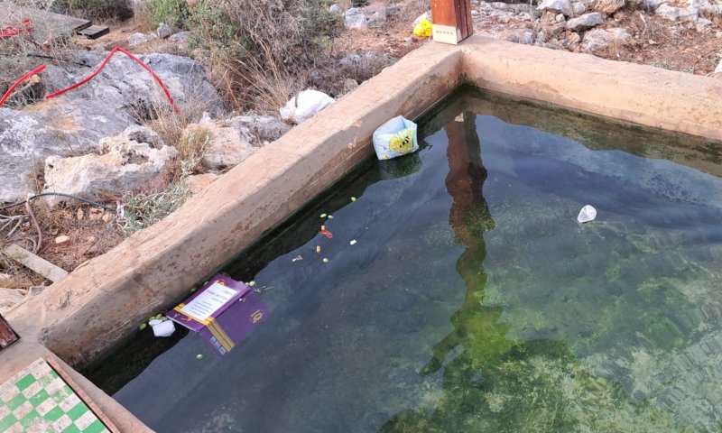 "ערבים השחיתו פינת חמד לזכר הנרצחים"