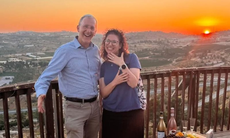 מזל טוב: ליאו די ששכל את אשתו ובנותיו בפיגוע &ndash; התארס