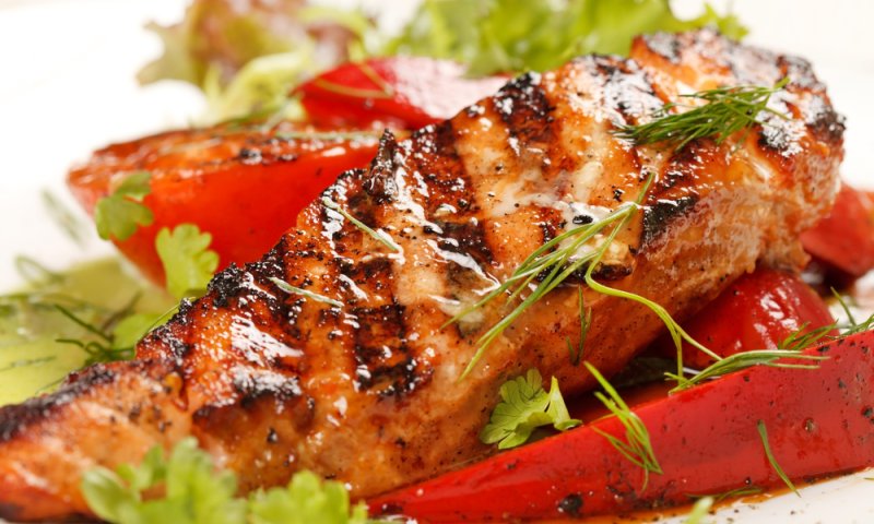 ניחוח של שבת: דג אפוי עם עשבי תיבול