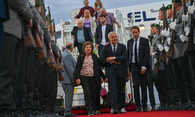 לפיד בברלין: "כבן לניצול שואה, זו תמונת הניצחון"