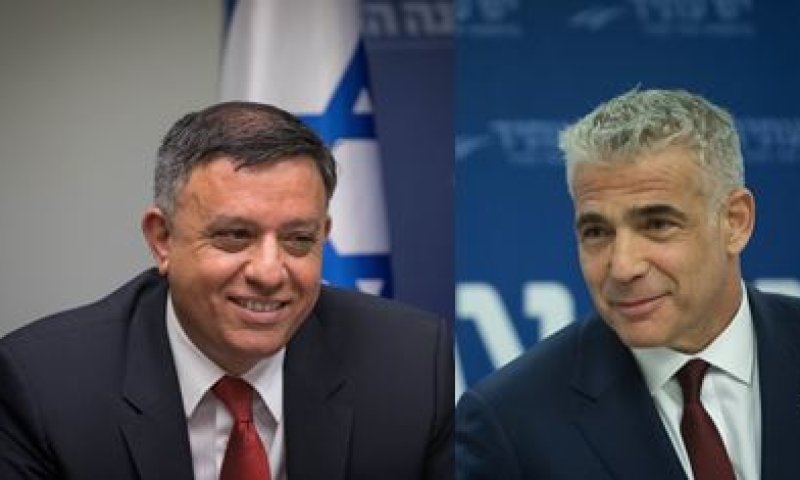 קרב באופוזיציה; המחנה הציוני ומרצ נגד יש עתיד