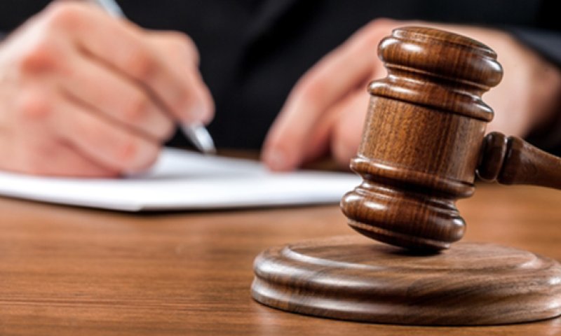 "הוא עזר לנו כל כך הרבה- עכשיו אלמנתו חייבת אותנו"