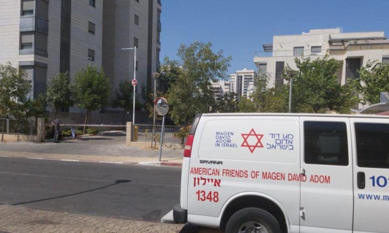 בן עשר נפל מקומה שישית: "נלחמים על חייו"