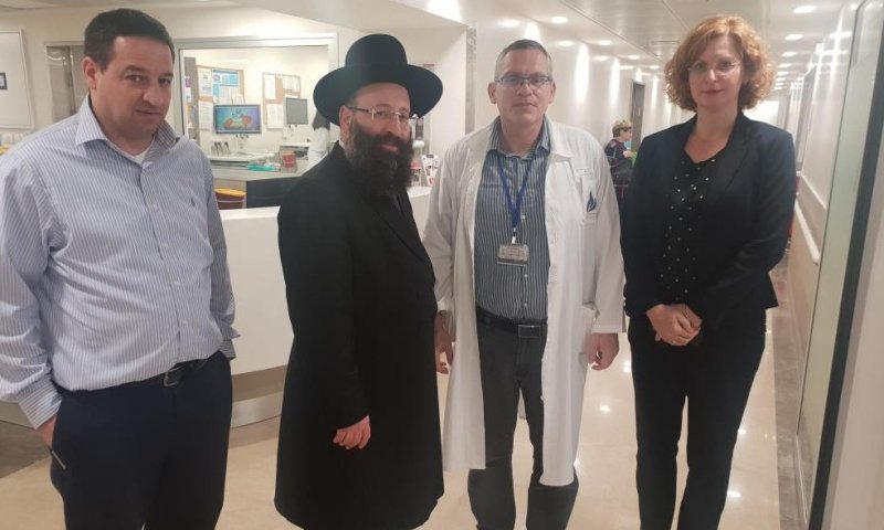 רב הכותל בביקור רשמי במרכז הרפואי 'וולפסון'