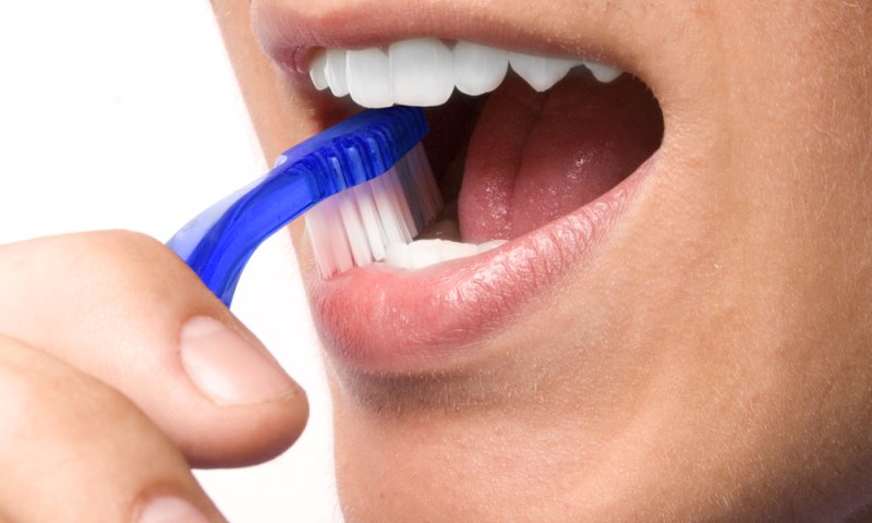 אתם מברישים שיניים או מצחצחים? קבלו טיפים