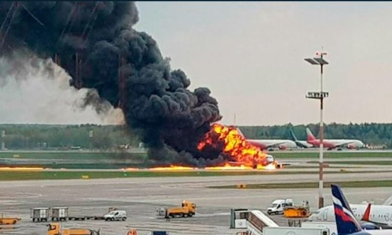 אסון ברוסיה: המטוס התרסק, 41 נוסעים נשרפו
