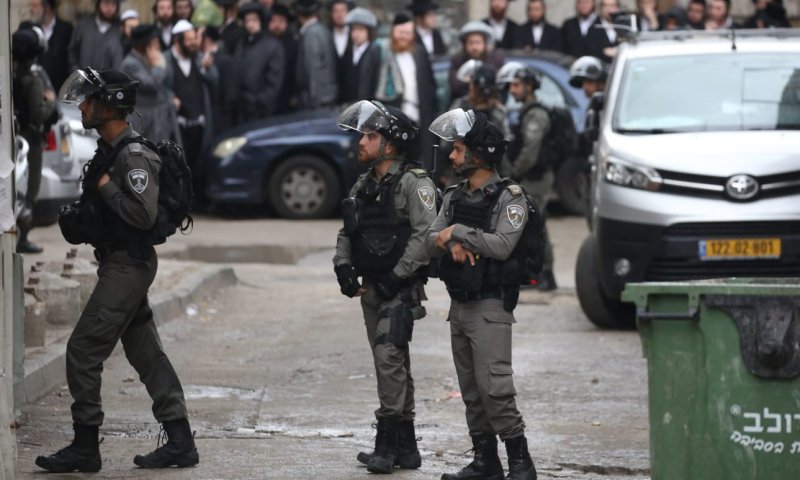 משטרת ישראל פשטה על בתי 6 מקורבים לרב ברלנד