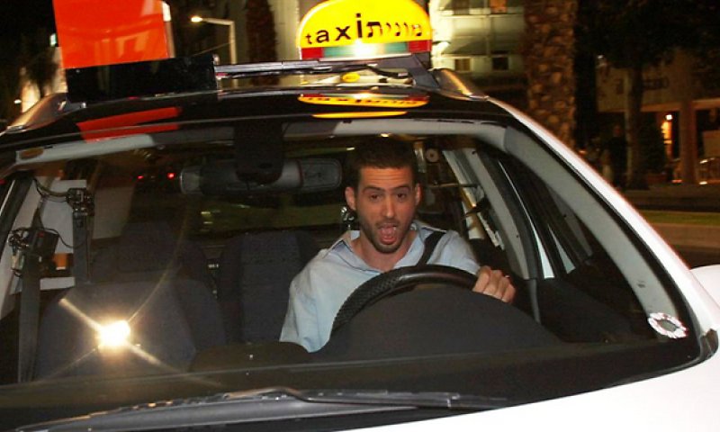 אופס: המונית הכי מפורסמת במדינה הורדה מהכביש