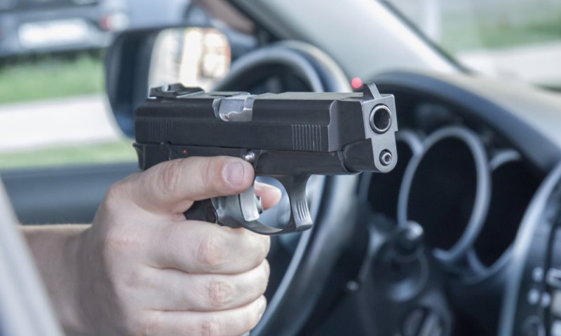 הסתיים בנס: ערבים שלפו אקדח לעבר טרמפיסטים