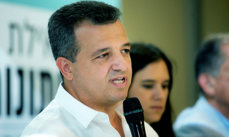 המחאה מתרחבת: ראש עיר נוסף מתחייב לאסור אפליה