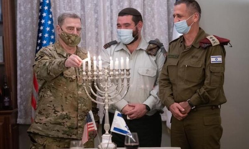 רמטכ"ל צבא ארה"ב הדליק חנוכיה עם הרמטכ"ל כוכבי
