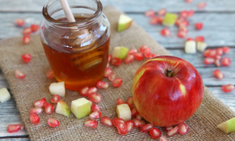 זהירות: לא לתת דבש לתינוקות מתחת לגיל שנה
