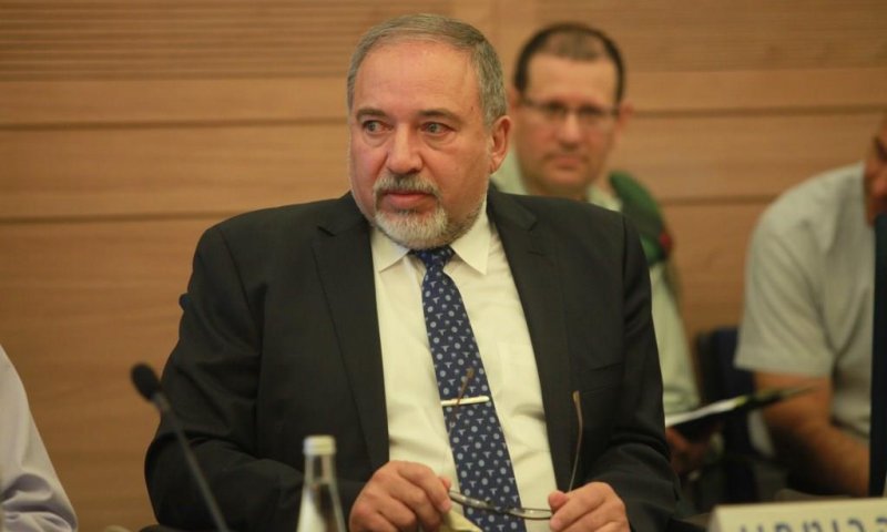 ליברמן מגיב לפרשת הרב יגאל לוינשטיין