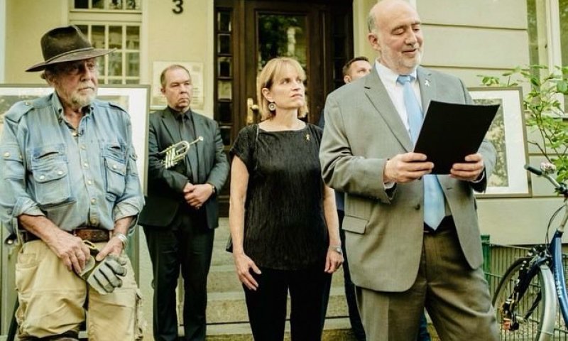 אחרי 91 שנה: השגריר בגרמניה הנציח את משפחתו שנמלטה מהמדינה