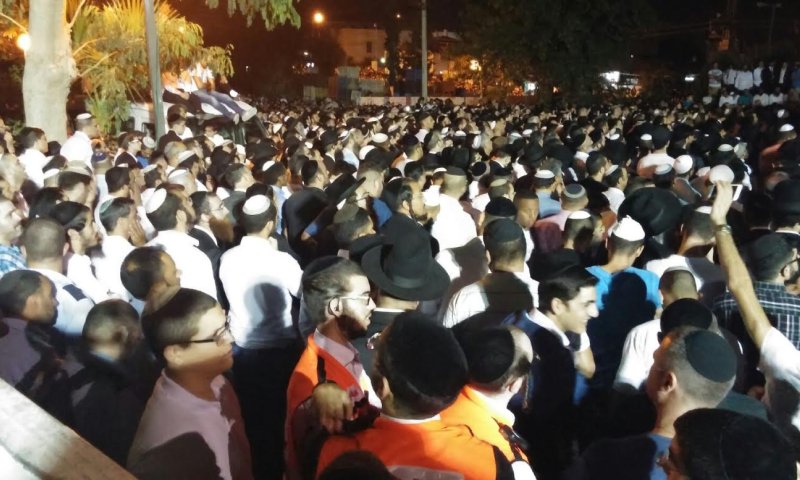 רבבות בהלוויית הרב יורם אברג'ל זצ"ל בנתיבות
