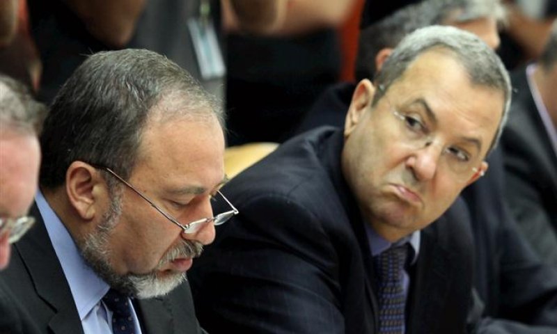 מול הפלשתינים עומדת ממשלה אחת בשלושה קולות