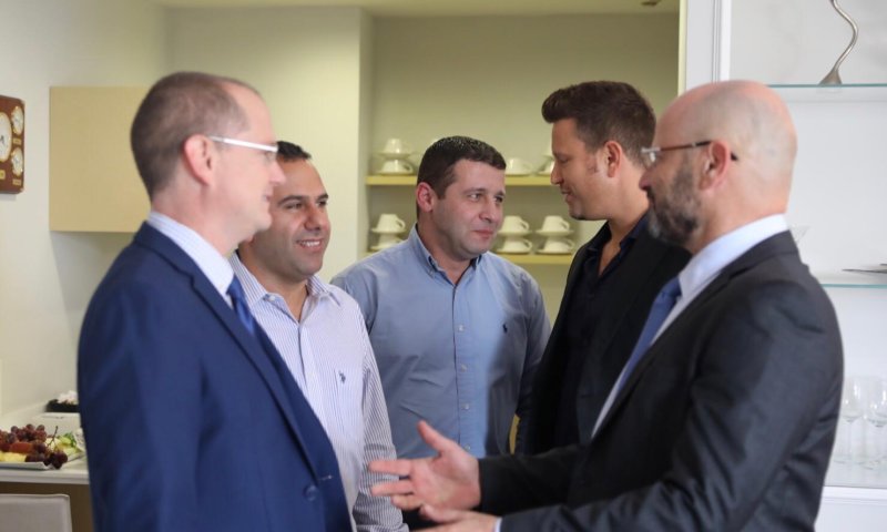 כחול לבן וישראל ביתנו הגיעו להסכמות חלקיות