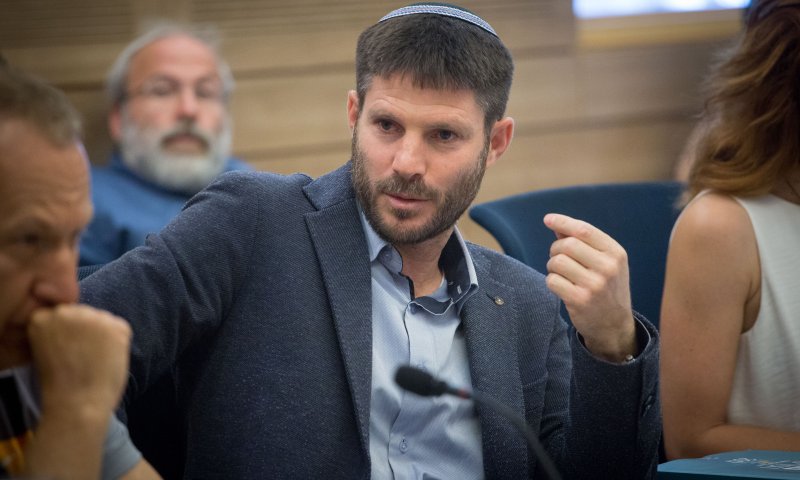 סמוטריץ' מגיש הצעת חוק נגד מנדלבליט