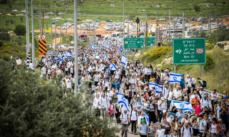 בנוכחות שרים וח"כים: אלפי בני אדם צועדים לאביתר