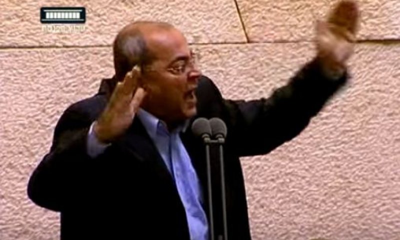 "חיילים שפלים וזבלים"; צפו באחמד טיבי משתולל