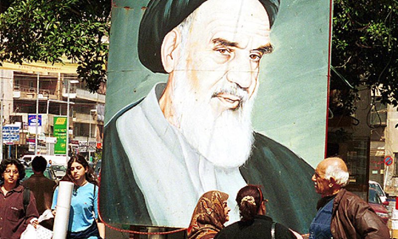 האיראנים רוצים מהפכה: רבבות זעקו "מוות לדיקטטור"