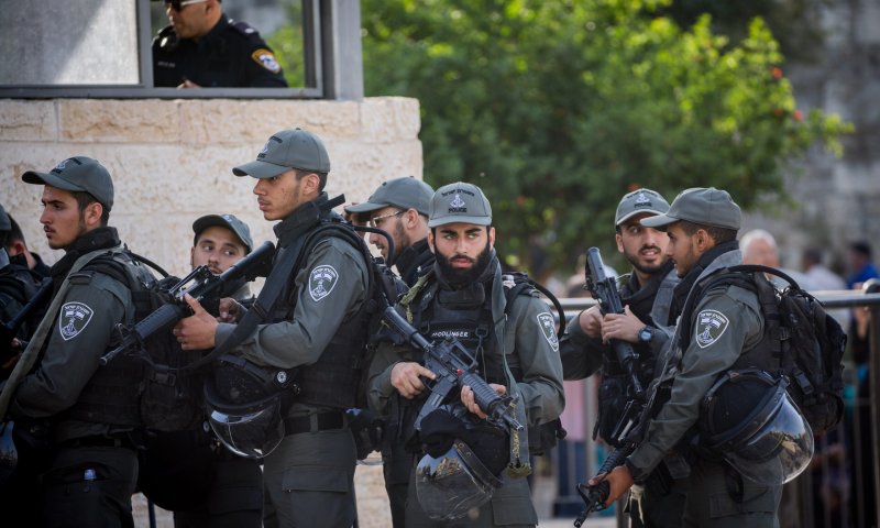 פיגוע דקירה בראס אל עמוד: שוטר נפצע בינוני