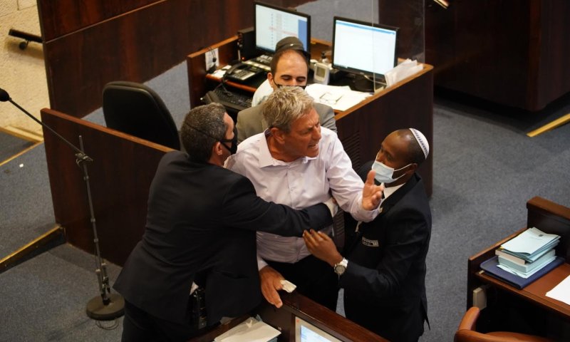 רגב נגד בן ברק: "שונא ישראל" | צפו במהומה