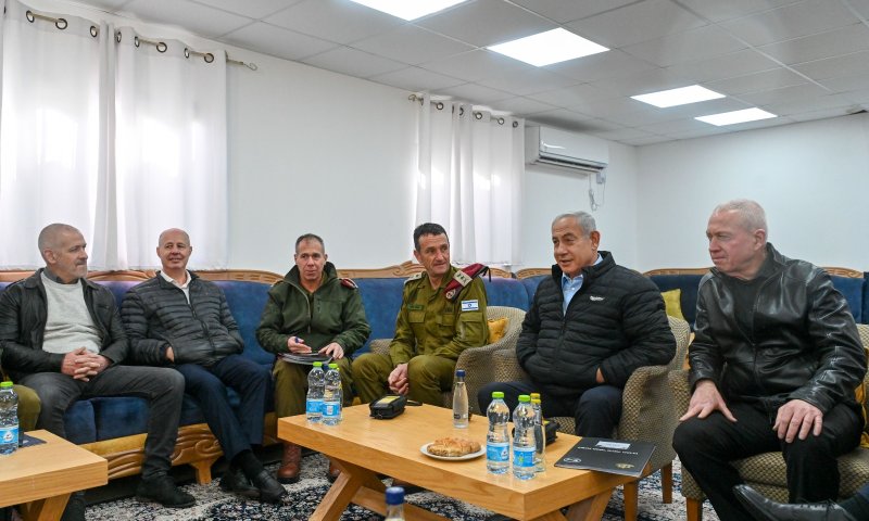 נתניהו ללוחמי דובדבן: 'אתם חוד החנית של ישראל'