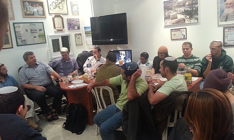 ההנהגה הצעירה מקימה את מטה השטח של המפלגה