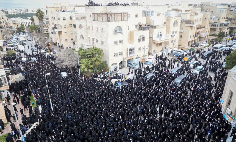 אלפים בהלוויית ראש הישיבה שנפטר מקורונה