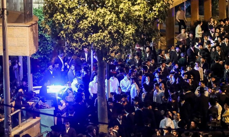 במהלך השבת: מכות בין שני הפלגים של חסידות גור