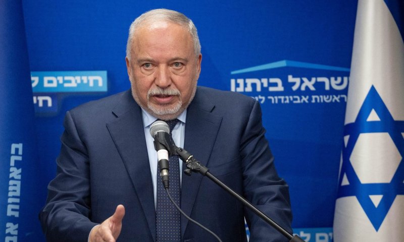 ליברמן על התקיפה בתימן: "חייבים להשמיד את הנמל"