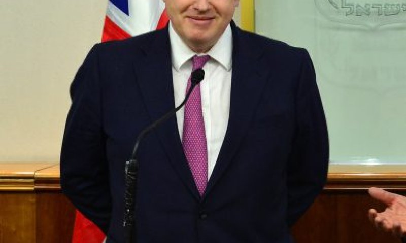 חבר פרלמנט ראשון נכנס למרוץ להחלפת ג'ונסון