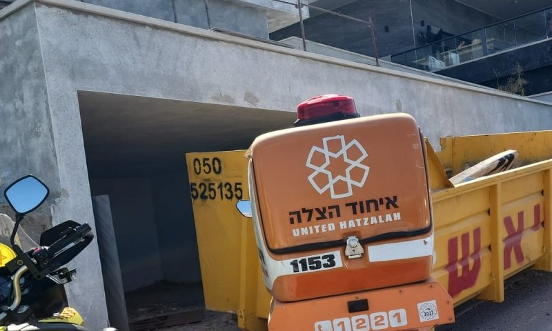 גבר נפל מסולם בצפון הארץ &ndash; מצבו קשה