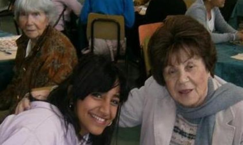 תלמידות אולפנה 'מאמצות' סבתות ניצולות שואה