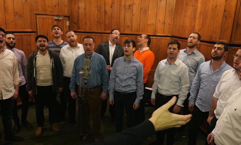 שנה לטבח ב'היפר כשר' אמנים שרים: "הביתה"