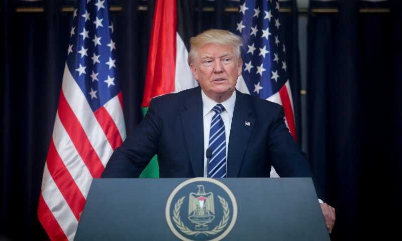 טראמפ מאיים על אסד ופוטין: הטילים בדרך לסוריה