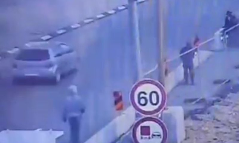 הפיגוע בגוש עציון: המחבל רץ, שלף סכין וחוסל. צפו בתיעוד