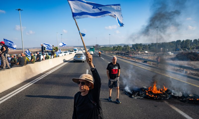 המחאה חוזרת: כביש 1 נחסם לתנועה