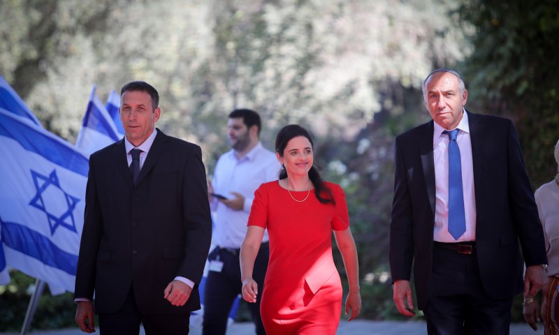 בתום סבב ההתייעצויות: 55 לנתניהו 54 לגנץ