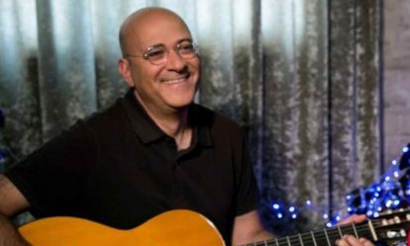 צפו: עובדיה חממה מארח אמן מפתיע ל'מדרשיר'