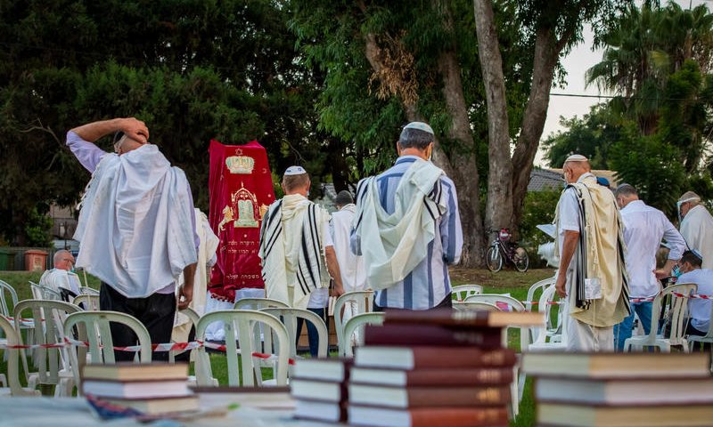 החילונים חרדים: גם רמת השרון לא תאפשר תפילה בהפרדה