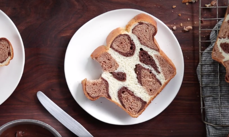 צפו: כך תכינו את הלחם שמשגע את הרשת