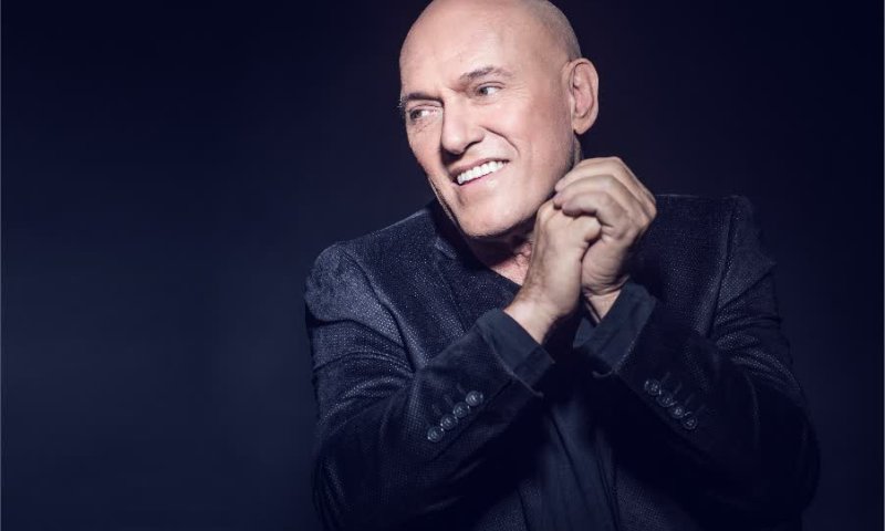 שלומי שבת חוגג 40 שנות קריירה בסינגל חדש